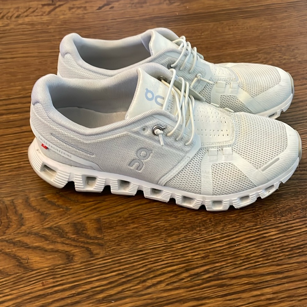 Women’s On cloud white shoes size 7